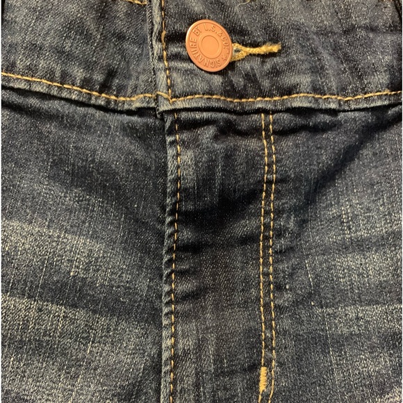 Signature By Levi Strauss Mid-rise Super Stretch Fabric Cuffed Blue Jean Shorts - Picture 8 of 13